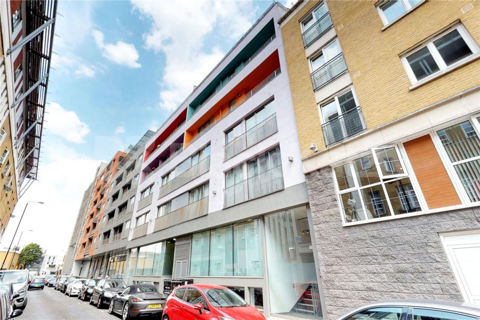 Stunning stylish 1 bed property with large roof terrace Plumbers Row, Aldgate / Whitechapel 